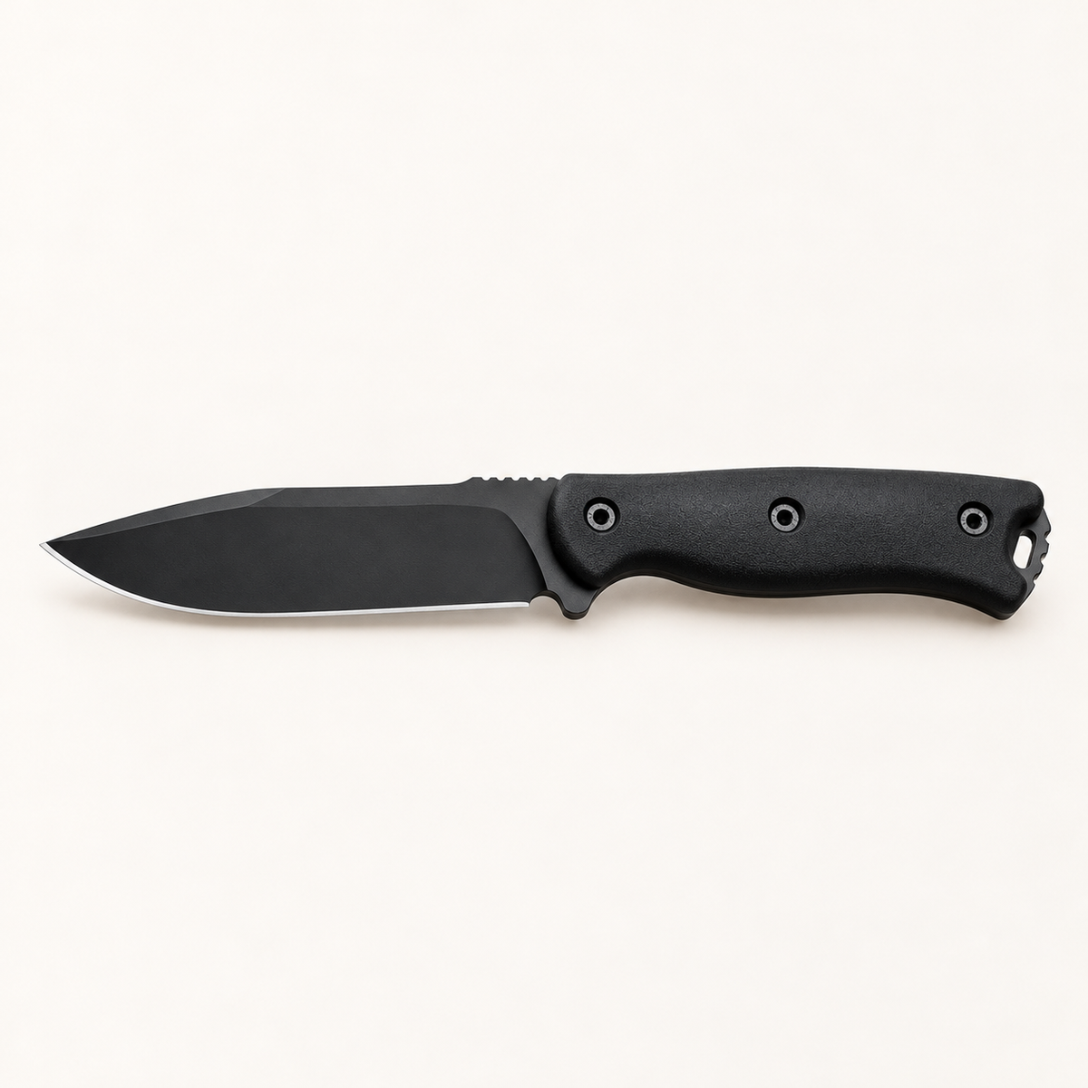 Senko Jaktkniv med mørkt blad – Kampanje 790 kr – svart variant på varm, lys bakgrunn