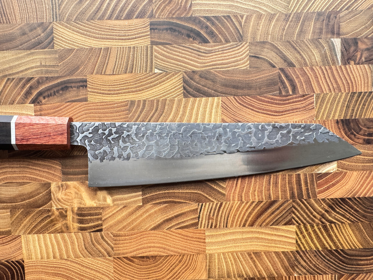Nærbilde av bladet på Senko Stainless Kiritsuke