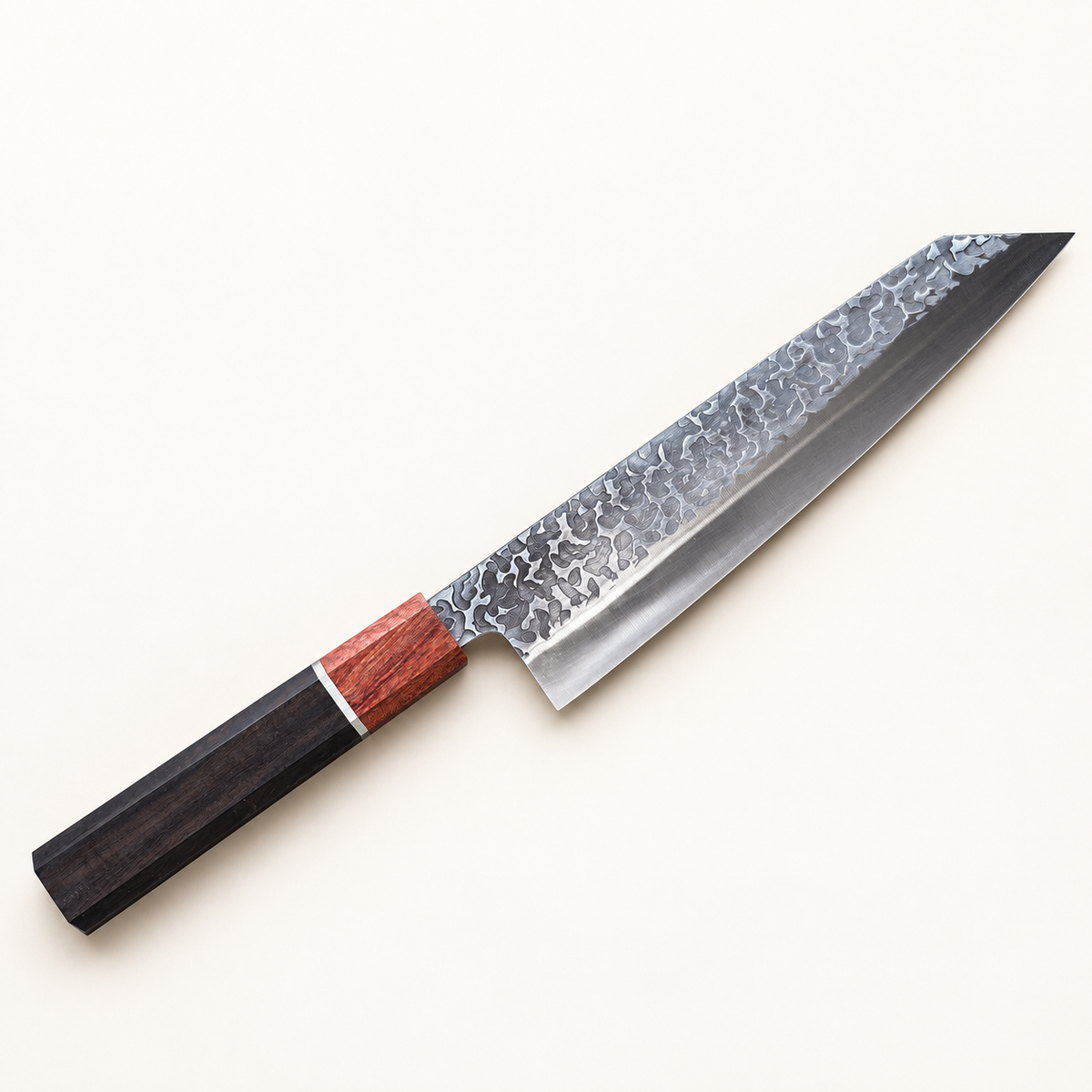 Senko Stainless Kiritsuke på lys bakgrunn