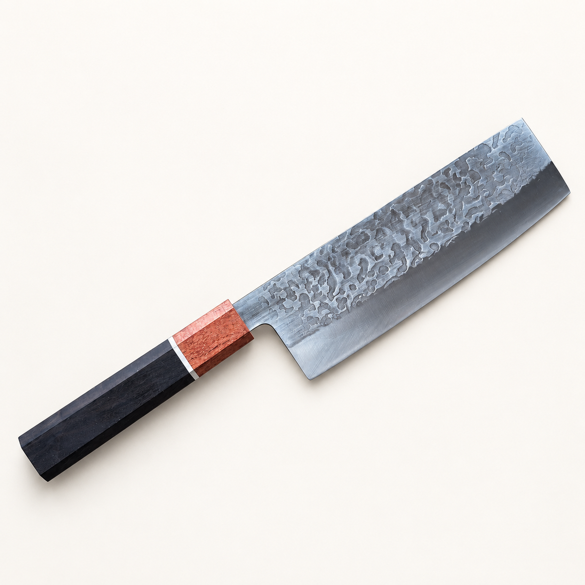 Senko Stainless Nakiri på lys bakgrunn